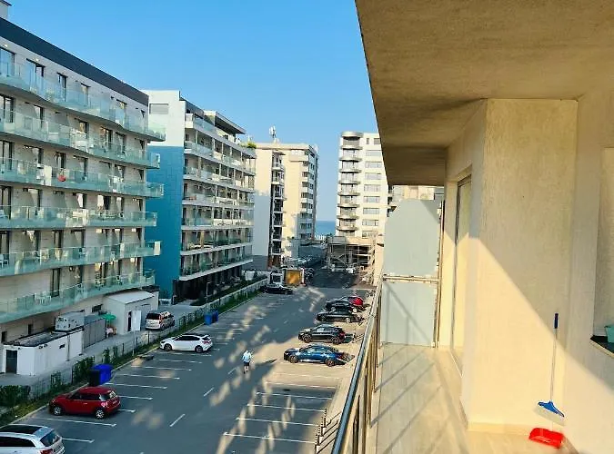 Sea Breeze By De Silva