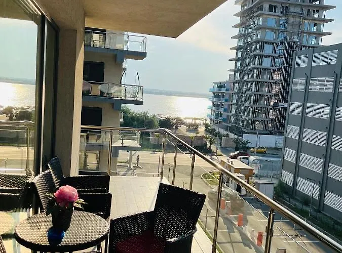 Sea Breeze By De Silva דירה