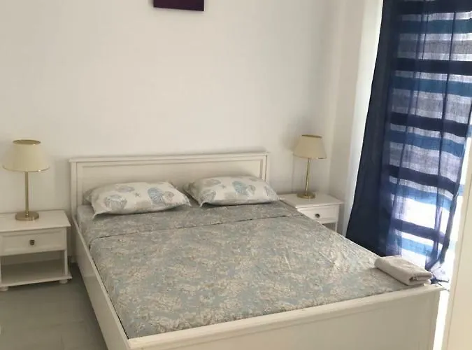 Sea Breeze By De Silva *