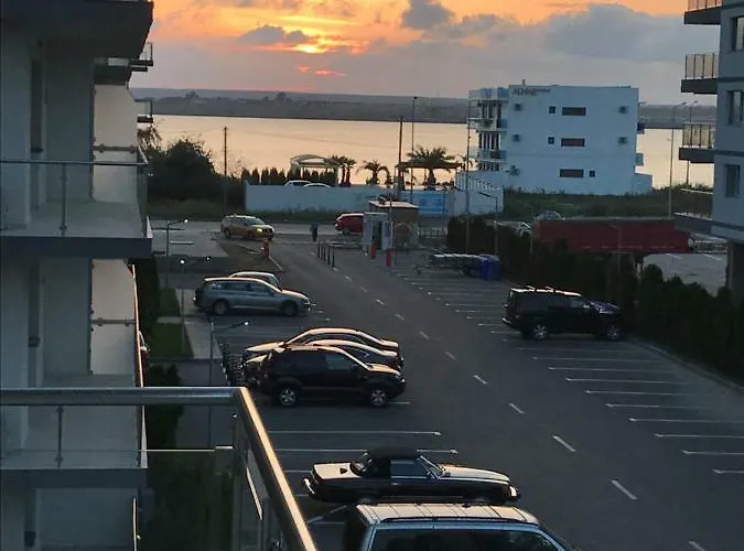 Sea Breeze By De Silva *