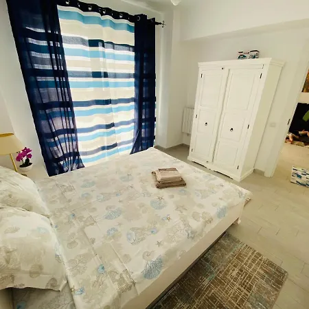 Sea Breeze By De Silva Mamaia