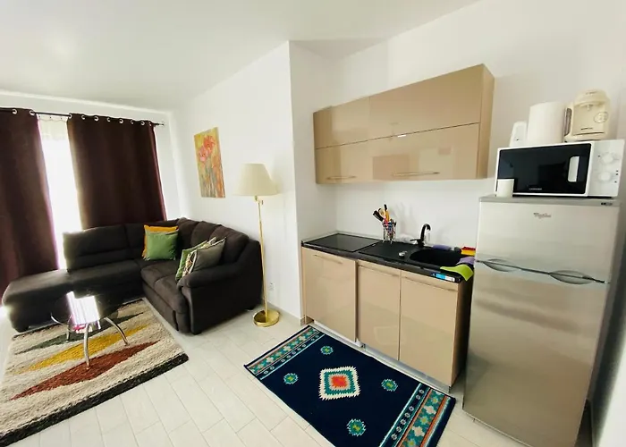 Sea Breeze By De Silva