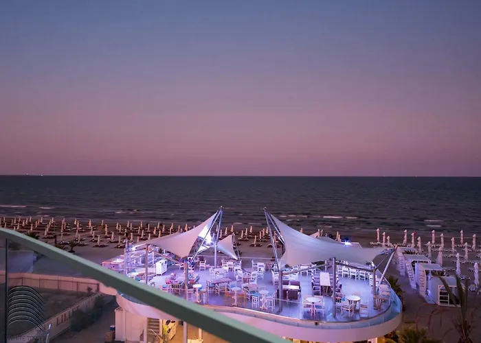 Sea Breeze By De Silva Mamaia